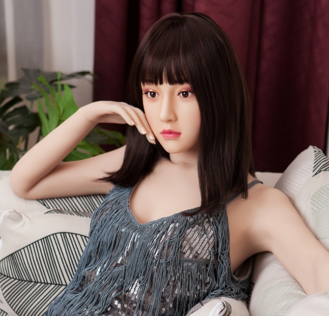 成人娃娃頭雕為什么選擇硅膠材質(zhì)的？